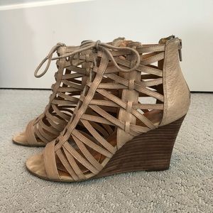 Gorgeous Nine West leather gladiator sandals